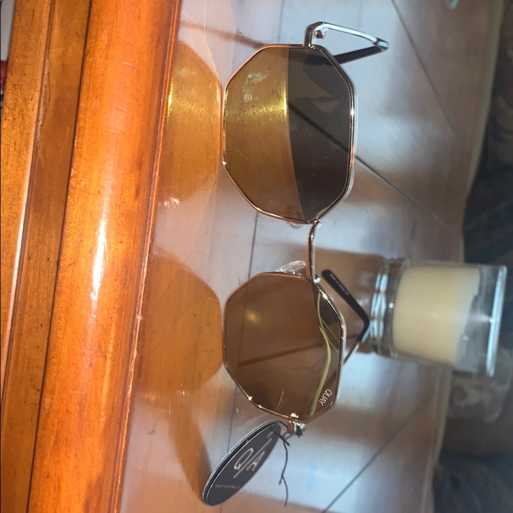 Quay Australia “On a Dime”